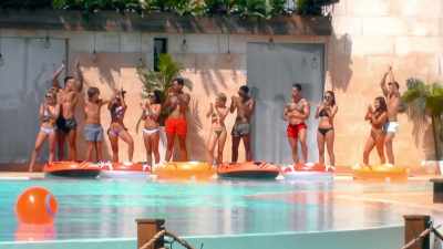(CHEERING) - Love Island