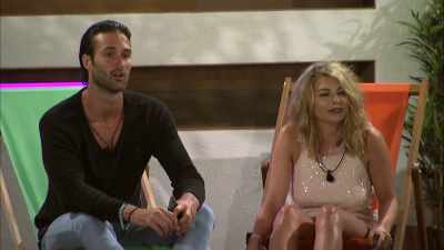 (CHEERING) - Love Island