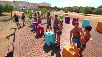 (CHEERING) - Love Island