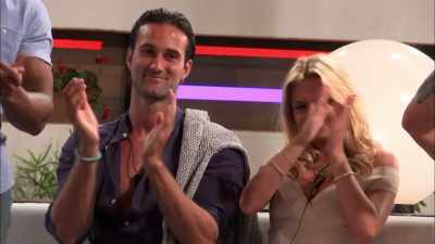 (CHEERING) - Love Island