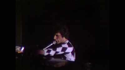 CHEERING - Queen: Rock the World