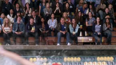 ( cheering ) - Pretty Little Liars