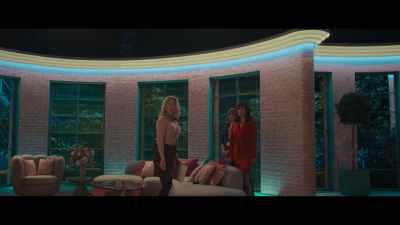 [cheering] - Bridget Jones: Mad About the Boy