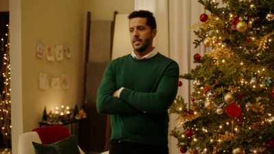 (cheering) - Mom's Christmas Boyfriend