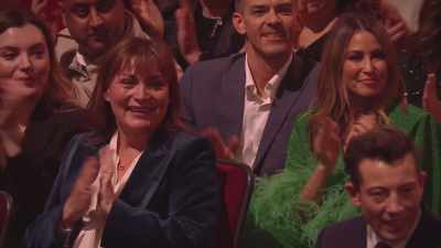 CHEERING - An Audience With Kylie