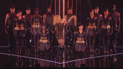 CHEERING - An Audience With Kylie