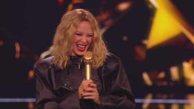 CHEERING - An Audience With Kylie