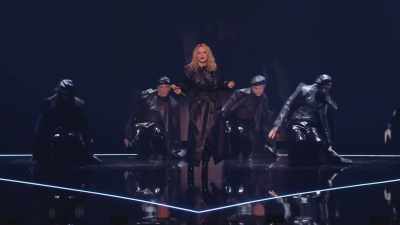 CHEERING - An Audience With Kylie