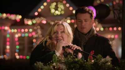 [cheering] - Haul Out the Holly: Lit Up