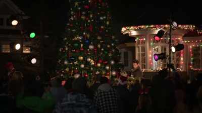 [cheering] - Haul Out the Holly: Lit Up