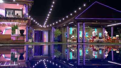 [CHEERING]
>> WE ARE OFFICIAL. - Love Island