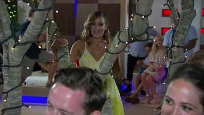 (CHEERS AND APPLAUSE) - Love Island