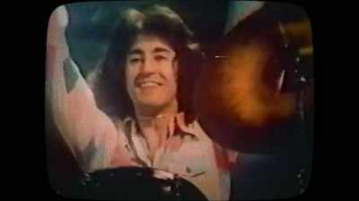 - [cheers and applause]
- Ralph, please! - Let There Be Drums!
