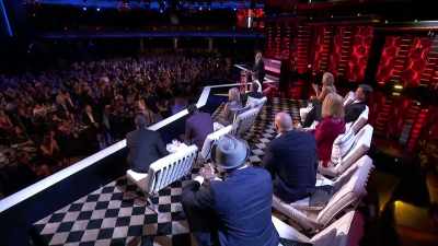 [ Cheers and applause ] - Comedy Central Roast of Bruce Willis
