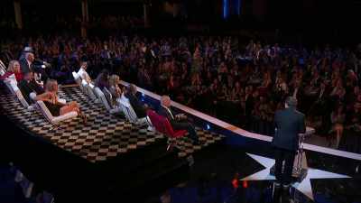 [ Cheers and applause ] - Comedy Central Roast of Bruce Willis
