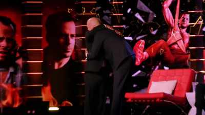 [ Cheers and applause ] - Comedy Central Roast of Bruce Willis