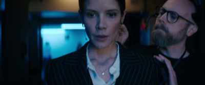 [cheers and applause] - The Man Who Fell to Earth