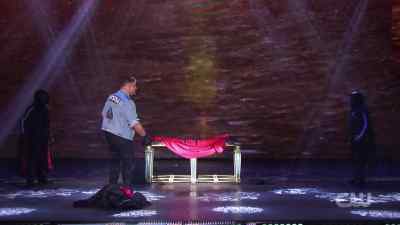 [cheers and applause] - Criss Angel's Magic with the Stars