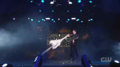 - ♪♪♪
- [cheers and applause] - Criss Angel's Magic with the Stars