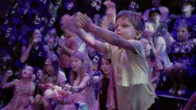 [cheers and applause] - ¡Casa Bonita Mi Amor!