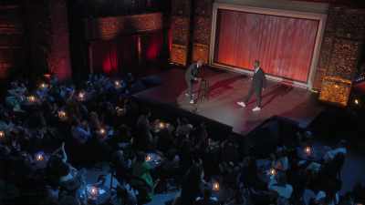 [cheers and applause] - Marlon Wayans Presents: The Headliners