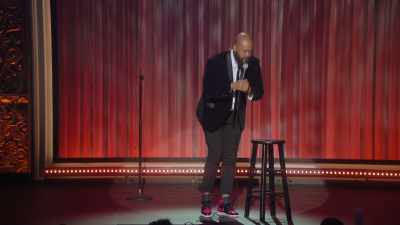 [cheers and applause] - Marlon Wayans Presents: The Headliners