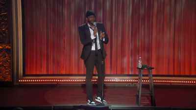 [cheers and applause] - Marlon Wayans Presents: The Headliners