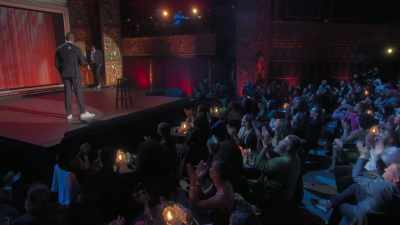 [cheers and applause] - Marlon Wayans Presents: The Headliners