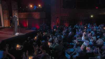 [cheers and applause] - Marlon Wayans Presents: The Headliners