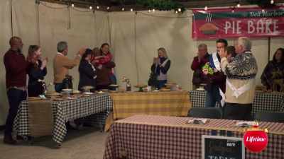 [ cheers and applause ] - The Holiday Fix Up
