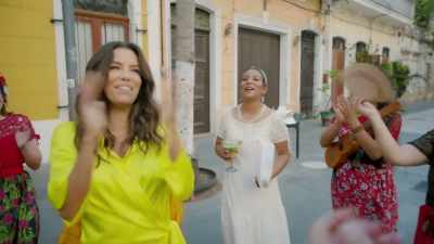 [cheers and applause] - Eva Longoria: Searching for Mexico