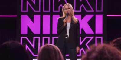 [cheers from the audience] - Nikki Glaser: Bangin'