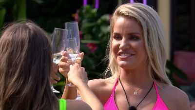 >> CHEERS. - Love Island