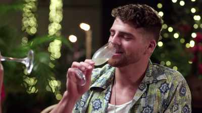 >> CHEERS. - Love Island
