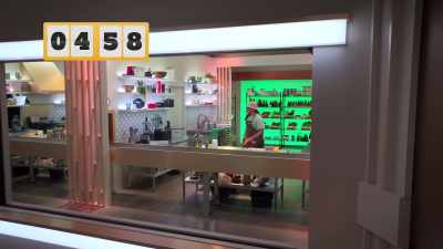 CHEFFY: Chefs, five minutes. - Secret Chef