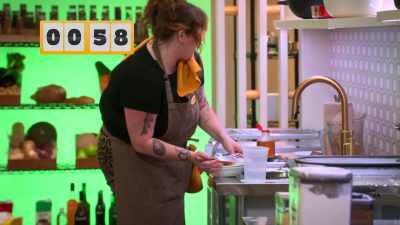 CHEFFY: Chefs, one
minute remains. - Secret Chef