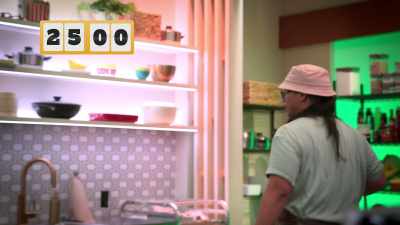 CHEFFY (on speaker):
Chefs, 25 minutes remain. - Secret Chef