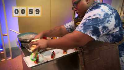 CHEFFY (on speaker):
Chefs, one minute left. - Secret Chef