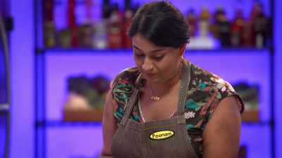 CHEFFY (on speaker):
Chefs, one minute remains! - Secret Chef