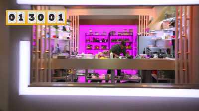CHEFFY (on speaker): Chefs,
only an hour and a half left. That's... - Secret Chef