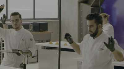 Chefs, please bring me your creations
so we can have a little rap session. - School of Chocolate