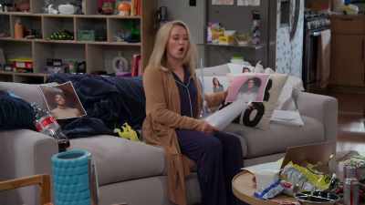 Chelsea, do you mind? I'm with a client. - Pretty Smart
