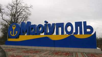 CHERNOV [voice-over]:
An hour after we arrive, - 20 Days in Mariupol