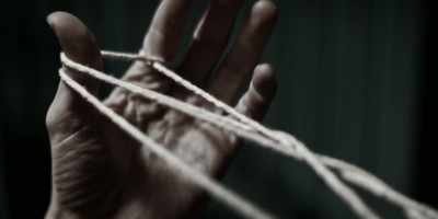 "Chester, do you carry
string like this?"
"Well, yes, I do." - The Murders at Starved Rock