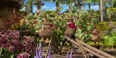 [chickens chatting happily] - Chicken Run: Dawn of the Nugget