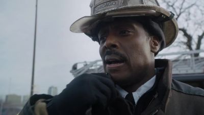 Chief, we got fuel in here. - Chicago Fire