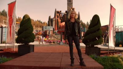 [Child laughs] - The 100