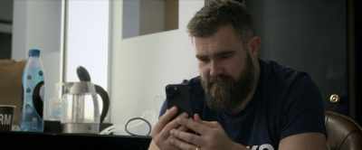 - [child yells]
- Fine. - Kelce