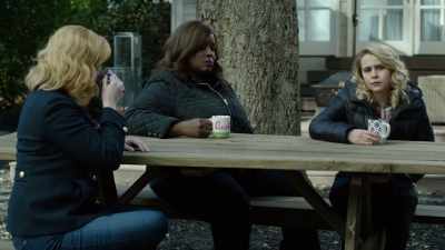 [children chattering] - Good Girls