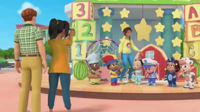 [children giggling] - CoComelon Lane